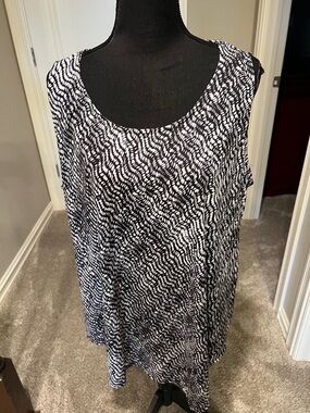 Apt. 9 Black & White Wave Print Scoop Tank